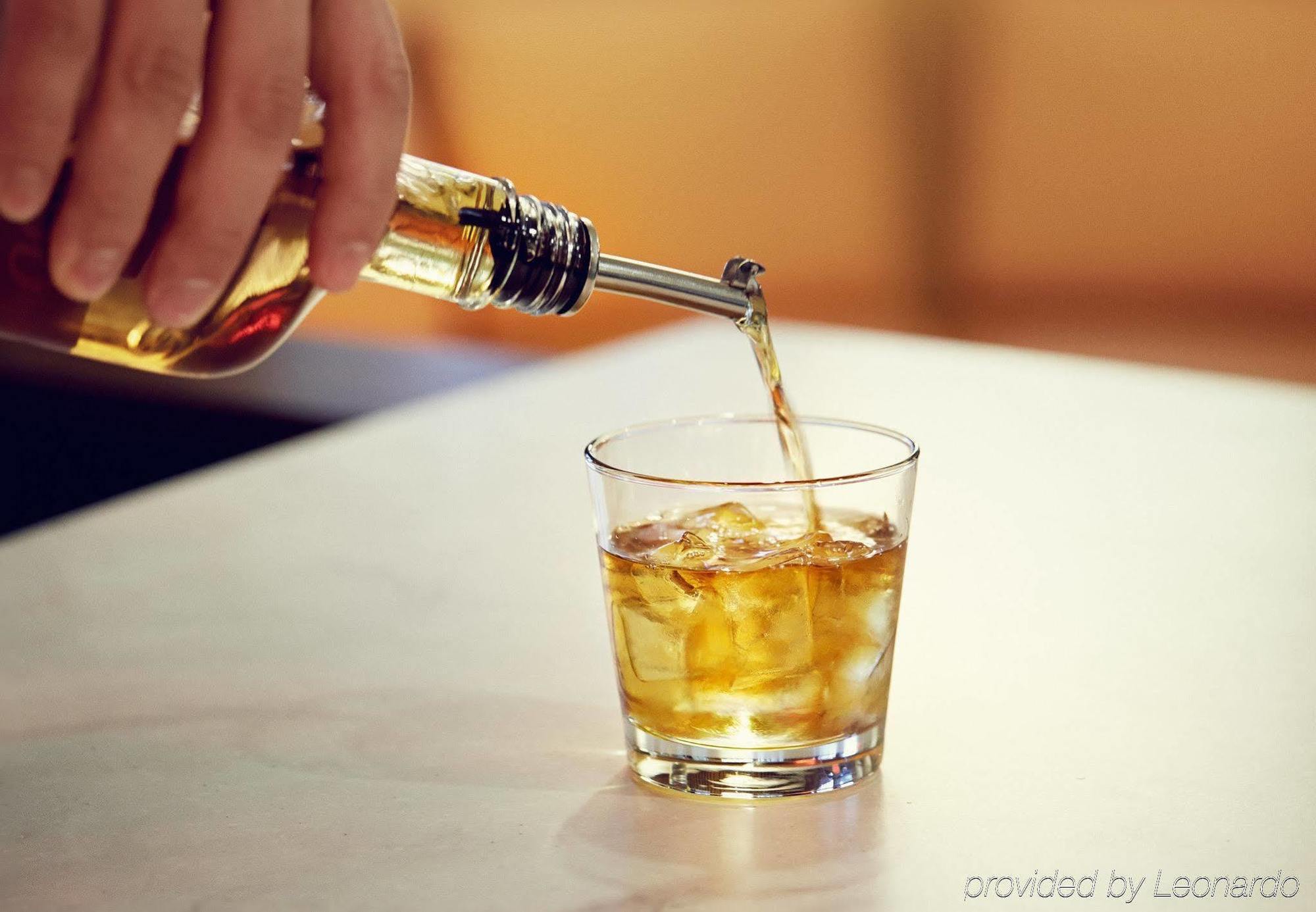 梅德福机场万怡酒店 外观 照片
